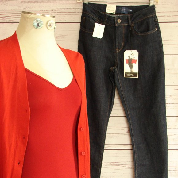 Levis Bold Curve Classic Rise Boot Cut Dk Wash NWT - Picture 2 of 12